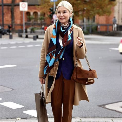 how to wear a hermes 90cm scarf|hermes scarf street style.